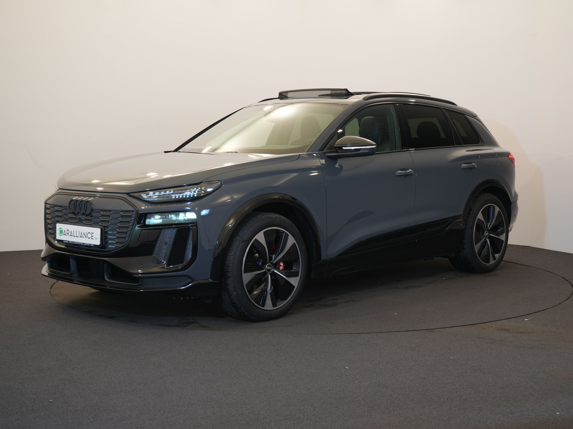 Audi SQ6 Edition one grey