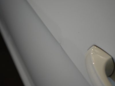 Petit coup sur porte arrière gauche. 